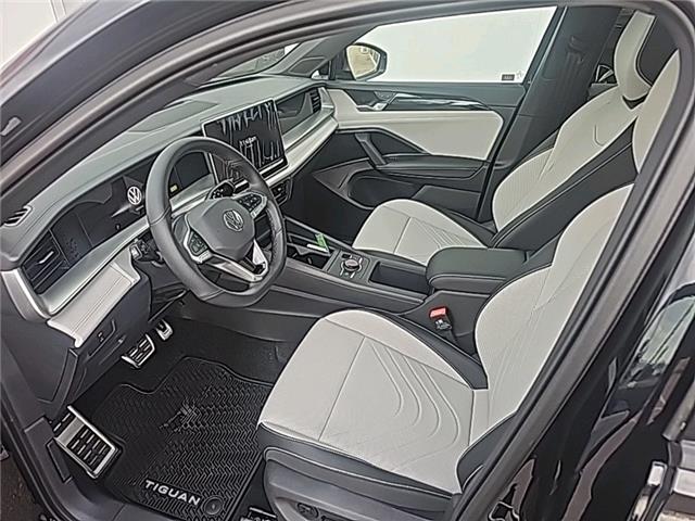 2026 Volkswagen Tiguan Comfortline R-Line Black Edition (Stk: 26279) in Lethbridge - Image 10 of 26