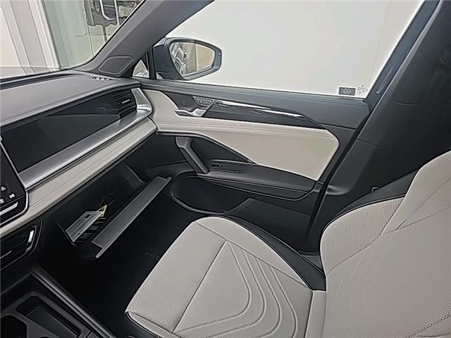 2026 Volkswagen Tiguan Comfortline R-Line Black Edition (Stk: 26279) in Lethbridge - Image 16 of 26