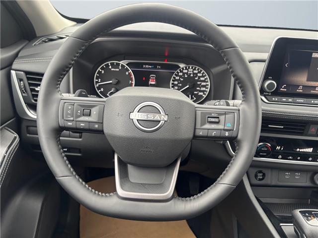 2025 Nissan Rogue SV Moonroof (Stk: 15896) in Okotoks - Image 12 of 16