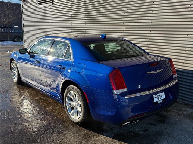 2019 Chrysler 300 Touring (Stk: 24698A) in London - Image 4 of 24