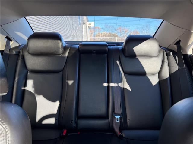 2019 Chrysler 300 Touring (Stk: 24698A) in London - Image 13 of 24