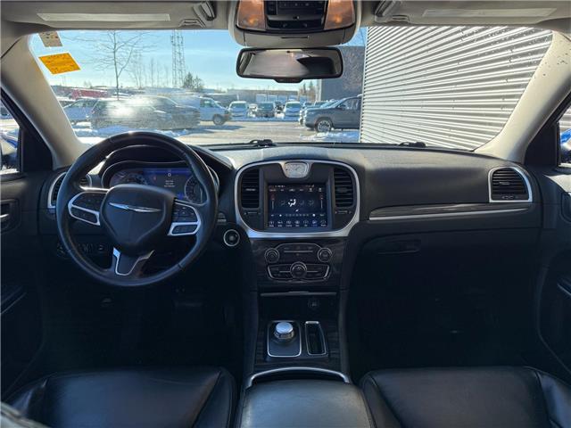 2019 Chrysler 300 Touring (Stk: 24698A) in London - Image 14 of 24