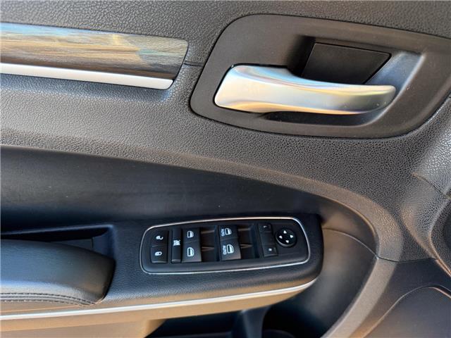 2019 Chrysler 300 Touring (Stk: 24698A) in London - Image 20 of 24