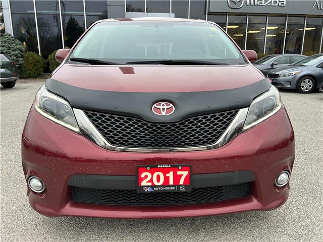 2017 Toyota Sienna SE 8 Passenger (Stk: M6022) in Sarnia - Image 2 of 36