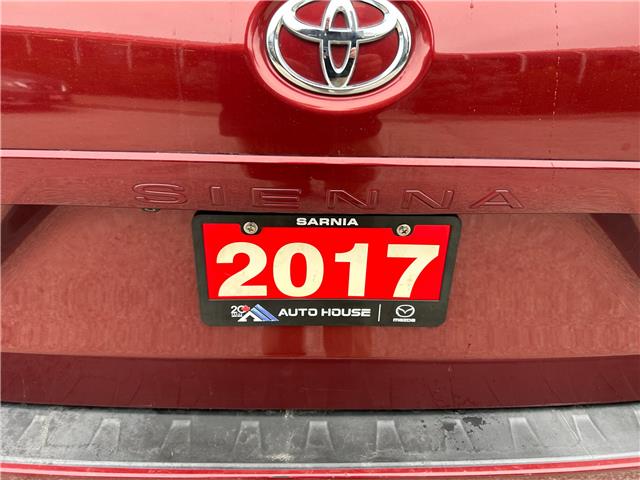 2017 Toyota Sienna SE 8 Passenger (Stk: M6022) in Sarnia - Image 11 of 36