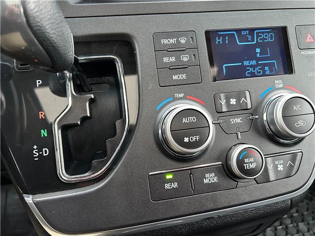 2017 Toyota Sienna SE 8 Passenger (Stk: M6022) in Sarnia - Image 31 of 36