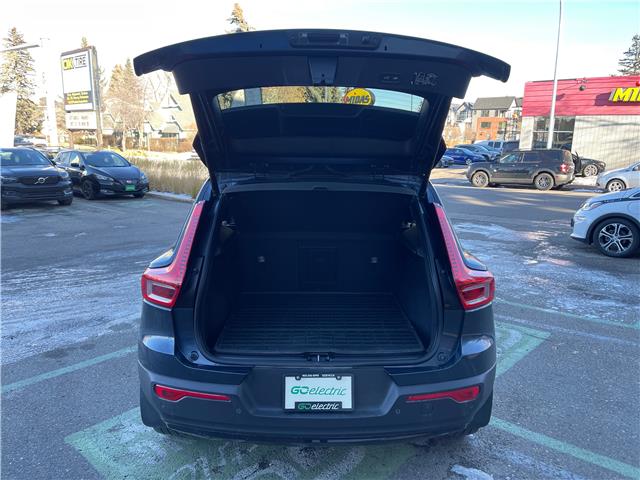 2022 Volvo XC40 Recharge Pure Electric P8 Plus (Stk: R-22VOXGRA0907) in Calgary - Image 10 of 16
