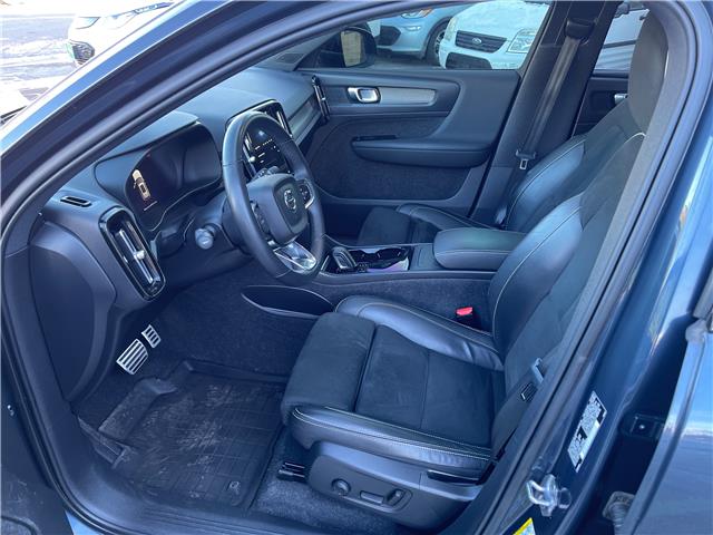 2022 Volvo XC40 Recharge Pure Electric P8 Plus (Stk: R-22VOXGRA0907) in Calgary - Image 11 of 16