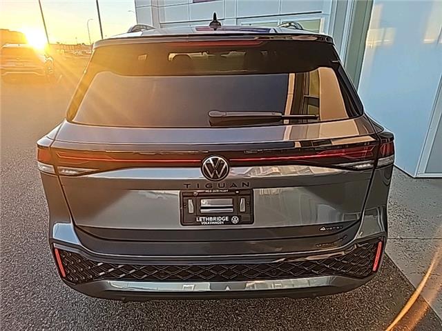 2026 Volkswagen Tiguan Comfortline R-Line Black Edition (Stk: 26311) in Lethbridge - Image 4 of 24
