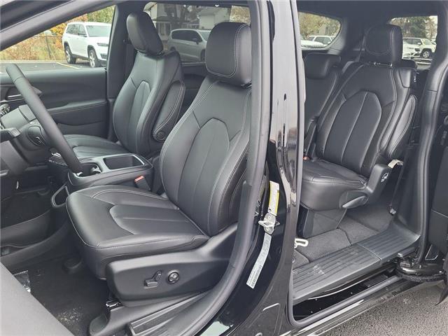 2026 Chrysler Pacifica Select (Stk: 260102) in Windsor - Image 13 of 24 2026 Chrysler Pacifica Select (Stk: 260102) in Windsor - Image 13 of 24