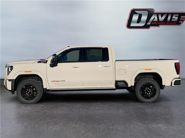 2026 GMC Sierra 3500HD AT4 (Stk: 351097) in Medicine Hat - Image 2 of 16