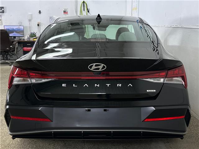 2025 Hyundai Elantra HEV Luxury w/Two-Tone Interior (Stk: 43175J) in Belleville - Image 5 of 25