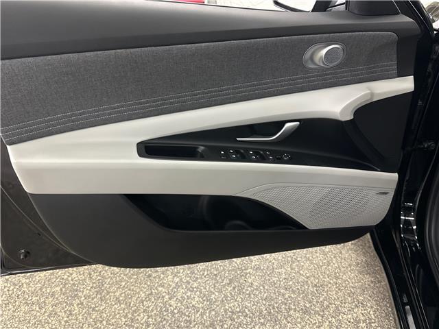 2025 Hyundai Elantra HEV Luxury w/Two-Tone Interior (Stk: 43175J) in Belleville - Image 12 of 25