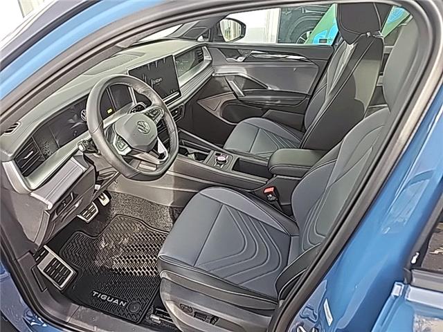 2026 Volkswagen Tiguan Comfortline R-Line Black Edition (Stk: 26310) in Lethbridge - Image 10 of 26