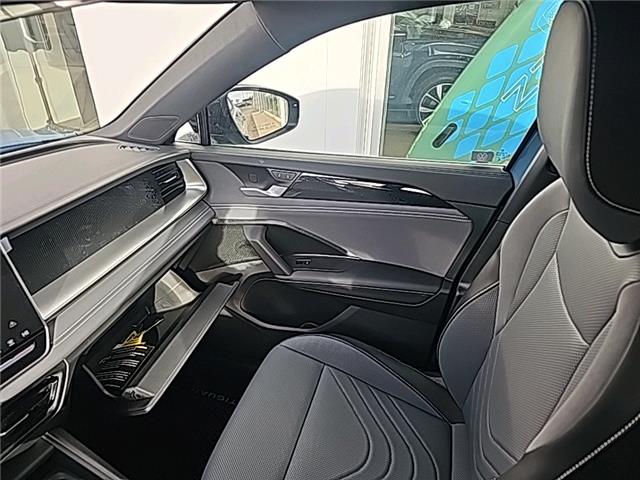 2026 Volkswagen Tiguan Comfortline R-Line Black Edition (Stk: 26310) in Lethbridge - Image 14 of 26