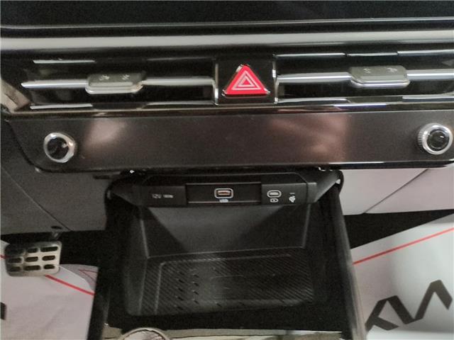 2026 Kia Niro EV Wave w/Snow White Pearl & Grey Exterior (Stk: 260338N) in Miramichi - Image 11 of 16