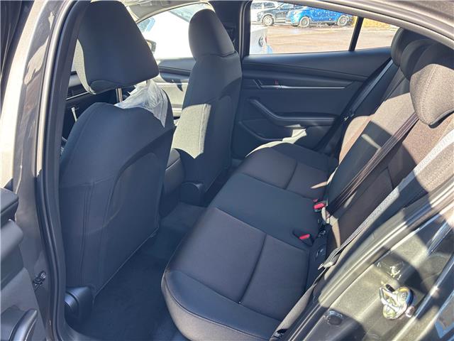 2025 Mazda Mazda3 GX (Stk: 225-228) in Pembroke - Image 5 of 6