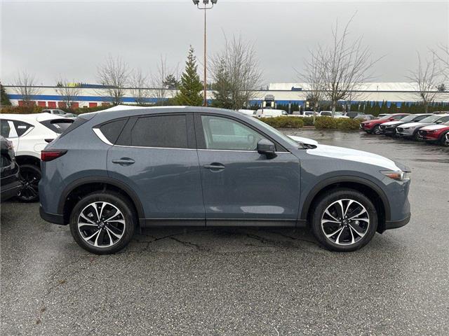 2025 Mazda CX-5  (Stk: 777602) in Surrey - Image 4 of 5