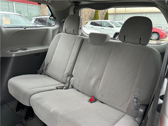 2017 Toyota Sienna LE 8 Passenger (Stk: U3788A) in Hanover - Image 9 of 21