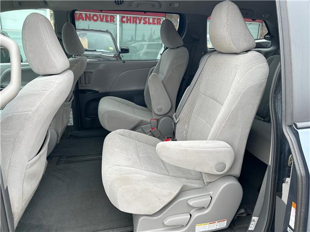 2017 Toyota Sienna LE 8 Passenger (Stk: U3788A) in Hanover - Image 10 of 21