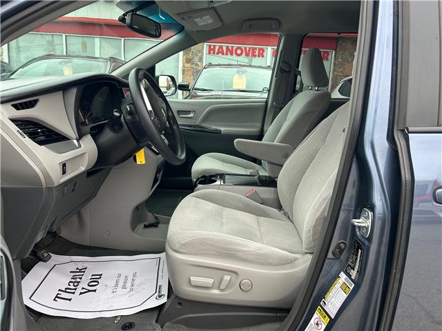 2017 Toyota Sienna LE 8 Passenger (Stk: U3788A) in Hanover - Image 11 of 21