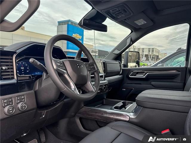2026 Chevrolet Silverado 2500HD LTZ (Stk: T201) in Grimsby - Image 11 of 21