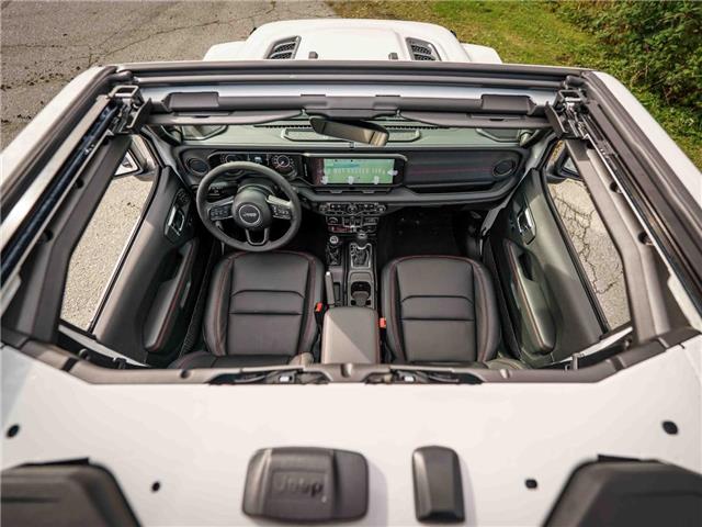 2025 Jeep Wrangler Rubicon (Stk: S658702) in Surrey - Image 10 of 24