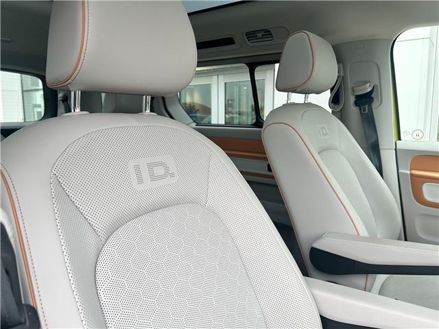 2025 Volkswagen ID. Buzz 1st Edition (Stk: V5038U) in Kingston - Image 13 of 40