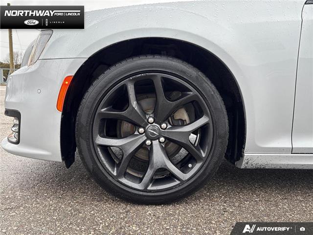 2022 Chrysler 300 S (Stk: DR1061) in Brantford - Image 6 of 22 2022 Chrysler 300 S (Stk: DR1061) in Brantford - Image 6 of 22