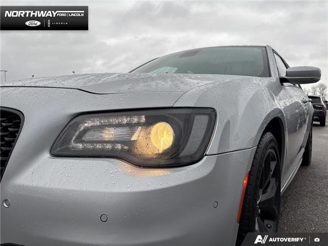 2022 Chrysler 300 S (Stk: DR1061) in Brantford - Image 7 of 22 2022 Chrysler 300 S (Stk: DR1061) in Brantford - Image 7 of 22