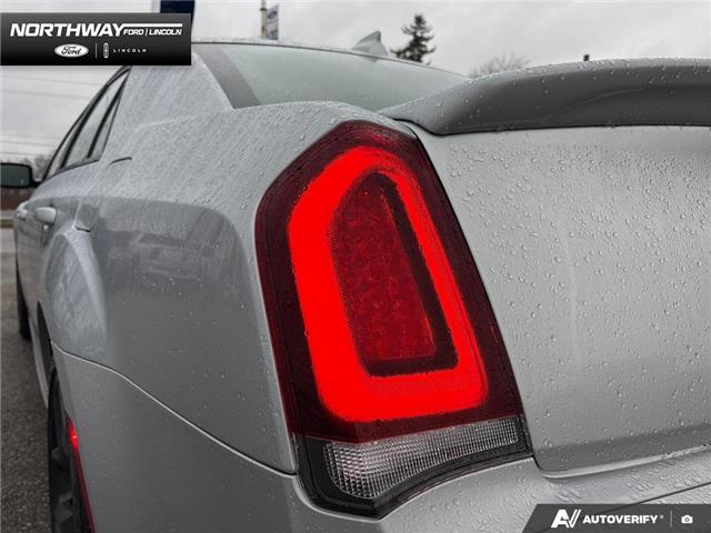 2022 Chrysler 300 S (Stk: DR1061) in Brantford - Image 9 of 22 2022 Chrysler 300 S (Stk: DR1061) in Brantford - Image 9 of 22