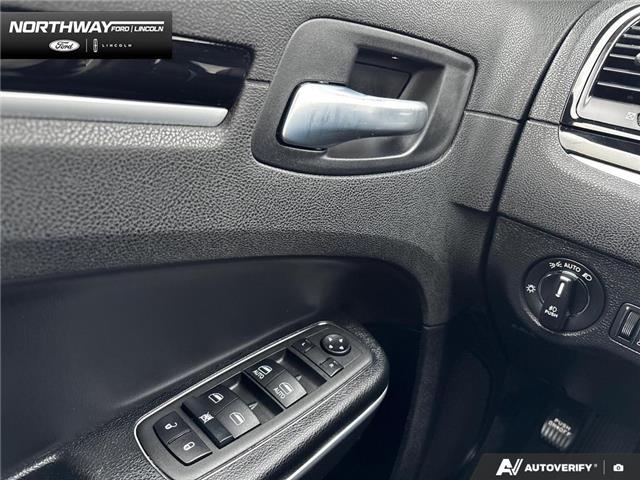 2022 Chrysler 300 S (Stk: DR1061) in Brantford - Image 14 of 22 2022 Chrysler 300 S (Stk: DR1061) in Brantford - Image 14 of 22