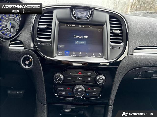 2022 Chrysler 300 S (Stk: DR1061) in Brantford - Image 16 of 22 2022 Chrysler 300 S (Stk: DR1061) in Brantford - Image 16 of 22