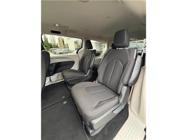 2021 Chrysler Grand Caravan SXT (Stk: 246141B) in Vancouver - Image 11 of 17