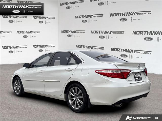 2016 Toyota Camry XLE V6 (Stk: 5ME1606B) in Brantford - Image 4 of 23