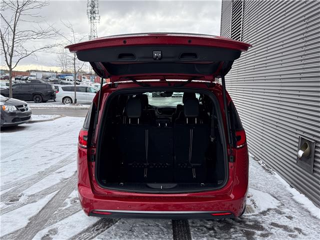 2026 Chrysler Pacifica Select (Stk: 26087) in London - Image 7 of 33