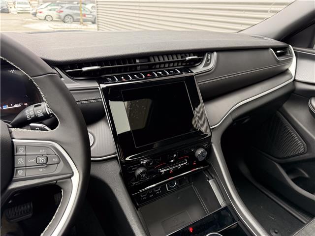 2025 Jeep Grand Cherokee L Laredo (Stk: 25571) in London - Image 19 of 28