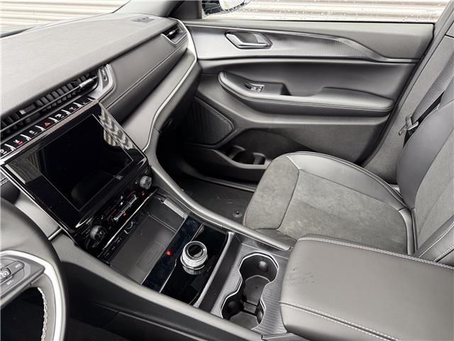 2025 Jeep Grand Cherokee L Laredo (Stk: 25571) in London - Image 20 of 28