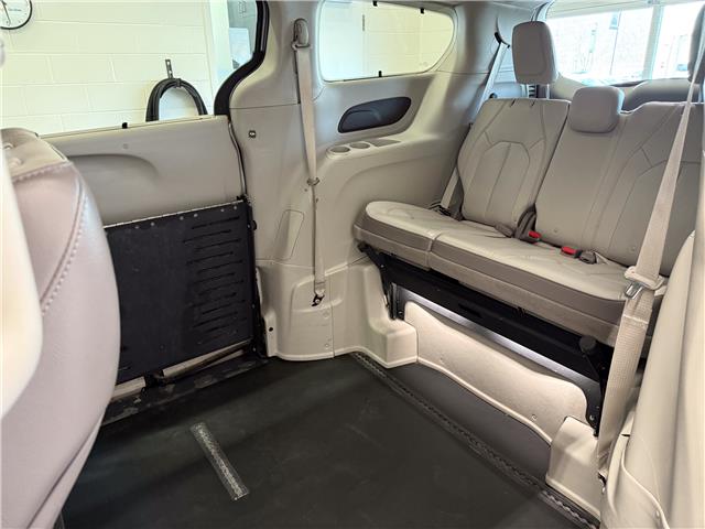 2019 Chrysler Pacifica Touring-L (Stk: UM041) in London - Image 11 of 30