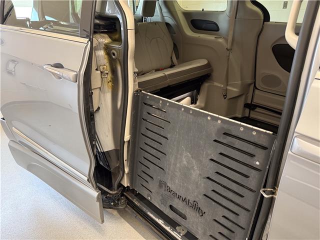 2019 Chrysler Pacifica Touring-L (Stk: UM041) in London - Image 26 of 30