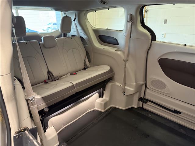 2019 Chrysler Pacifica Touring-L (Stk: UM041) in London - Image 12 of 30