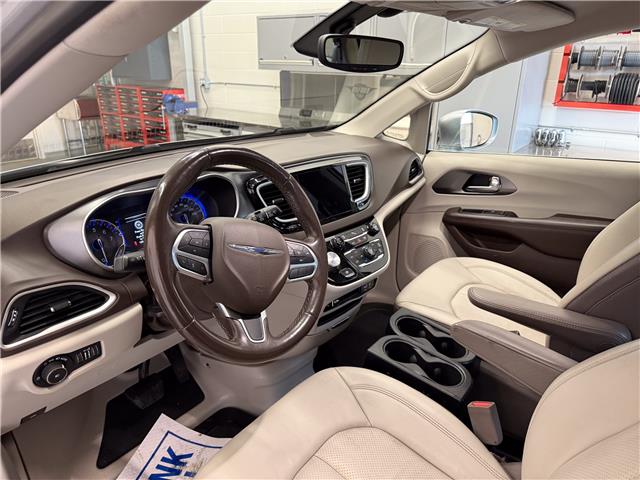 2019 Chrysler Pacifica Touring-L (Stk: UM041) in London - Image 10 of 30
