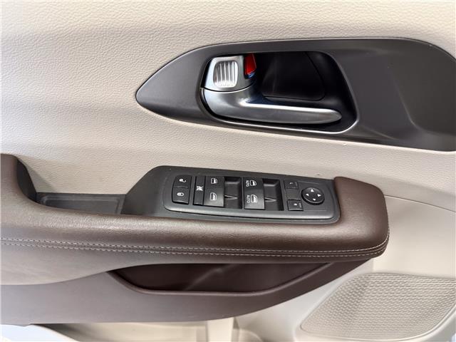 2019 Chrysler Pacifica Touring-L (Stk: UM041) in London - Image 21 of 30