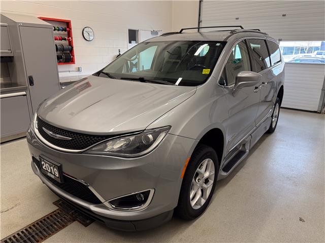 2019 Chrysler Pacifica Touring-L (Stk: UM041) in London - Image 1 of 30
