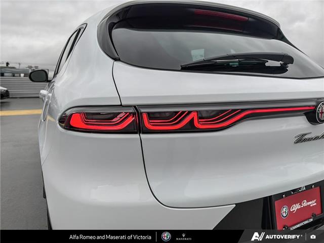 2024 Alfa Romeo Tonale PHEV Veloce (Stk: 912100) in Victoria - Image 11 of 25