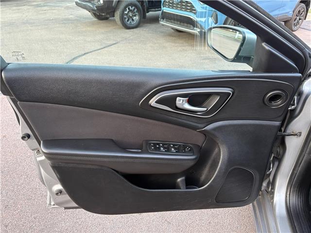 2015 Chrysler 200 LX (Stk: A-684290) in Moncton - Image 11 of 20