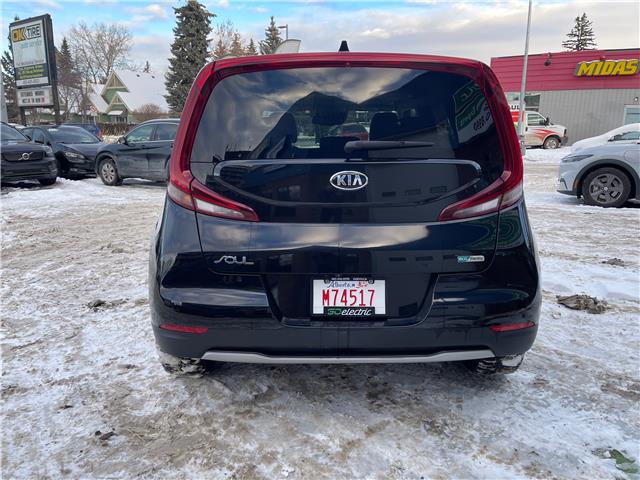 2020 Kia Soul EV EV Limited (Stk: R-20KISBLA5041) in Calgary - Image 4 of 16