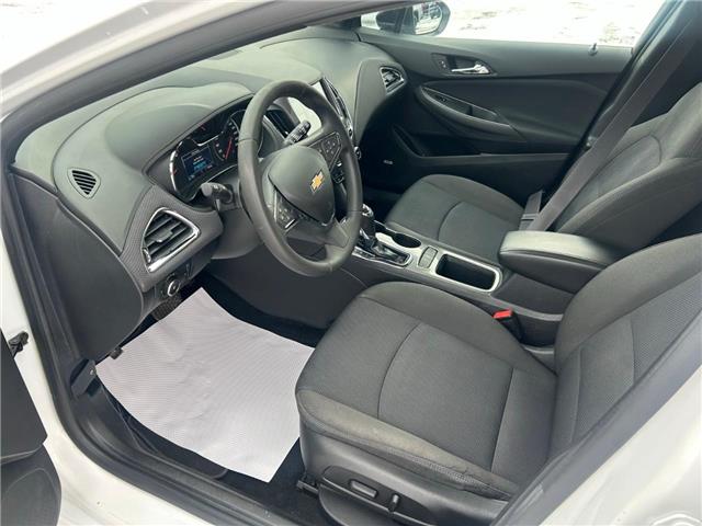 2017 Chevrolet Cruze Hatch LT Auto (Stk: 250711A) in Ottawa - Image 9 of 26