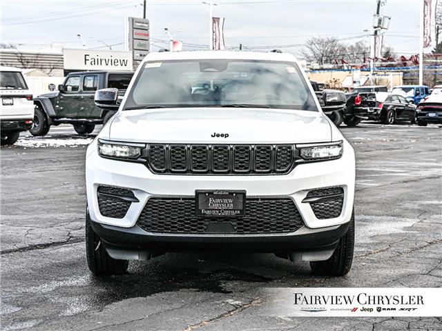 2025 Jeep Grand Cherokee Laredo (Stk: SC2528) in Burlington - Image 2 of 34