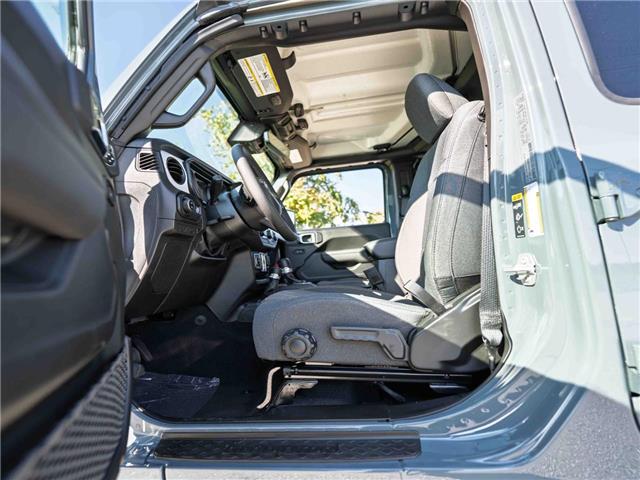 2025 Jeep Gladiator Sport S (Stk: S530147) in Surrey - Image 8 of 22